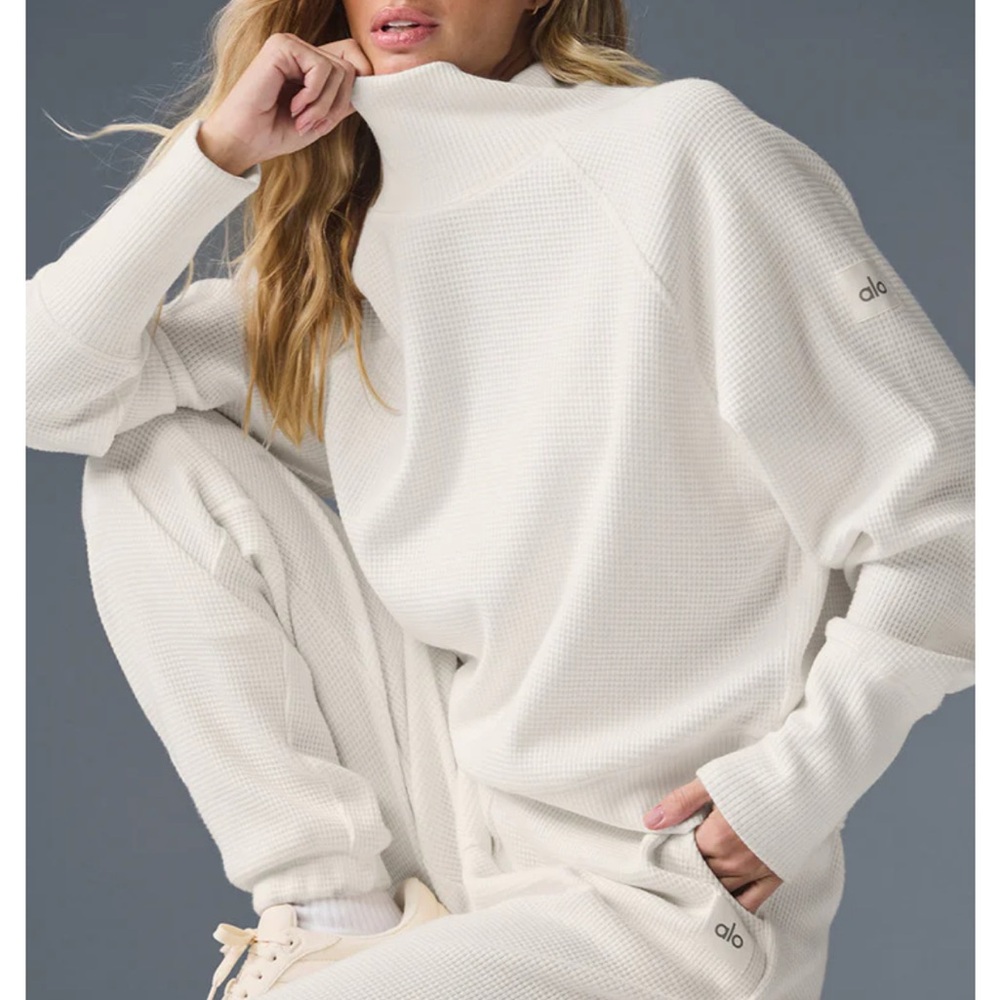 Alo Yoga Waffle Weekend Escape Turtleneck
